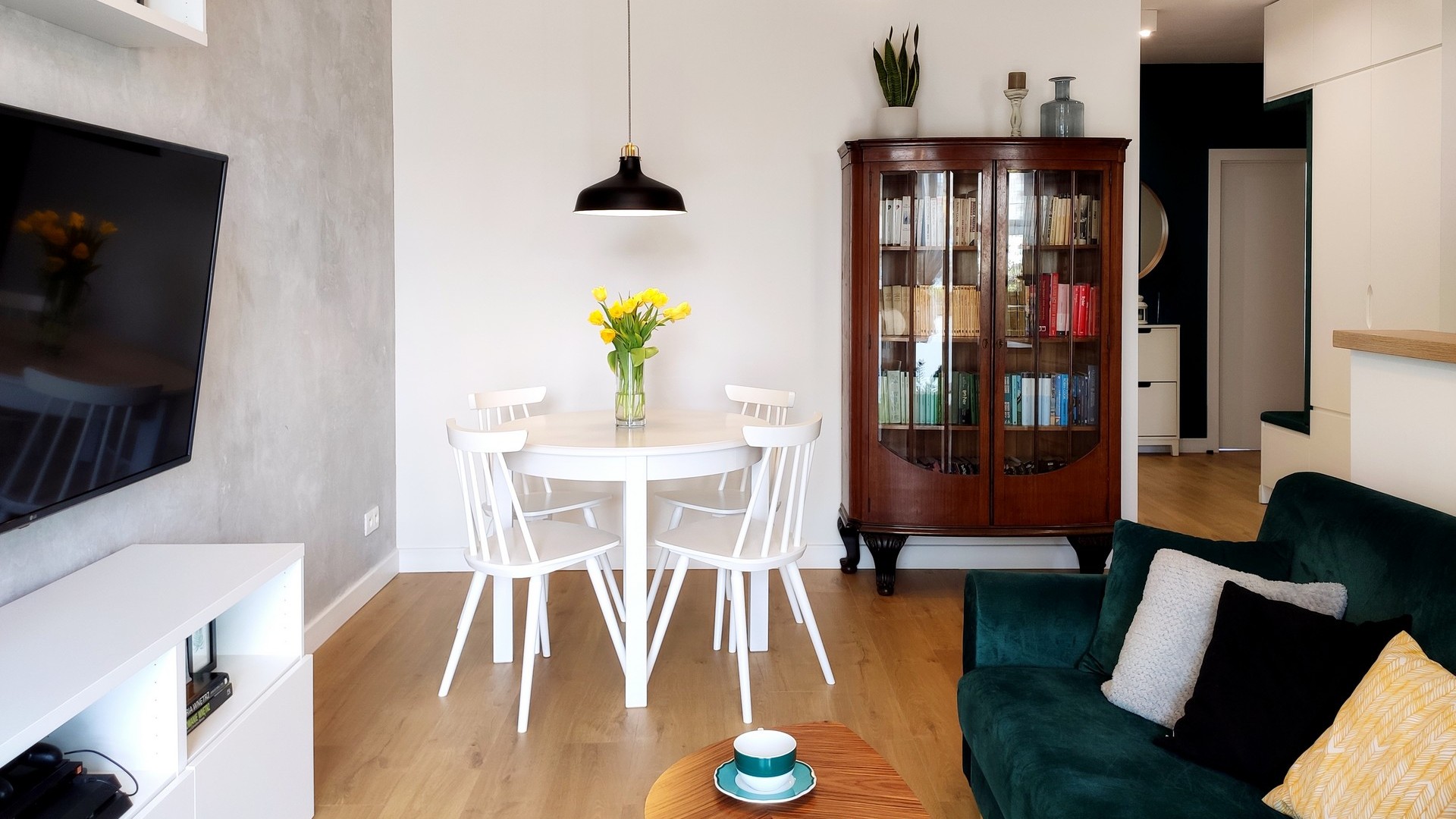 Salon w stylu eklektycznym autorstwa Czarodziejki Wnętrz Doroty Wąsik